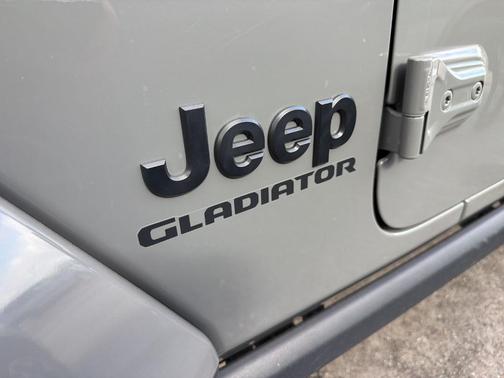 Sting Gray Clearcoat 2021 Jeep Gladiator Sport