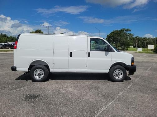 2025 GMC Savana 2500 Work Van