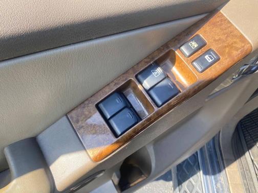 2005 Nissan Pathfinder LE