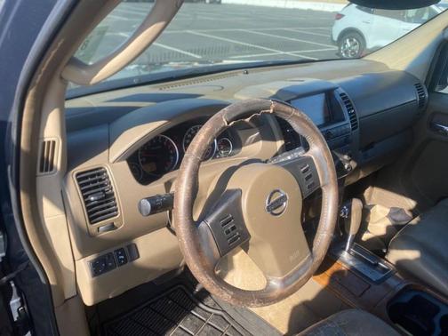 2005 Nissan Pathfinder LE