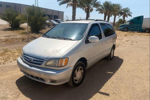 2002 Toyota Sienna LE