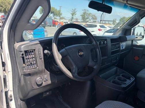 Summit White 2019 Chevrolet Express 2500 Work Van