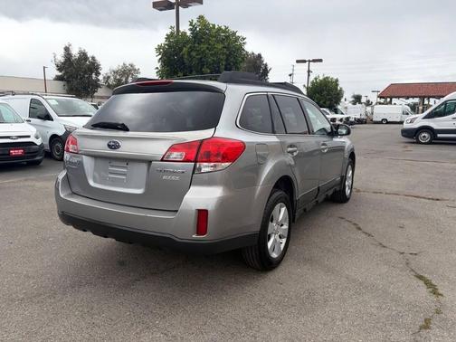 Steel Silver Metallic 2011 Subaru Outback 2.5 i Premium