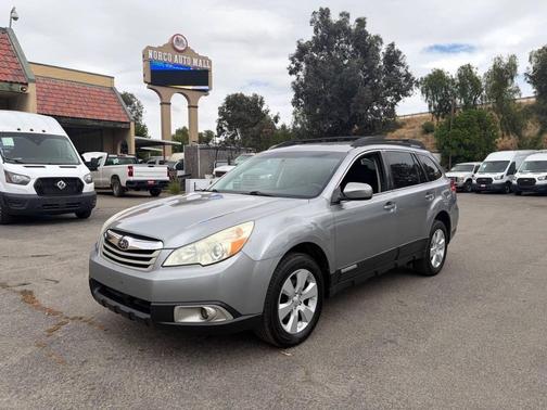Steel Silver Metallic 2011 Subaru Outback 2.5 i Premium