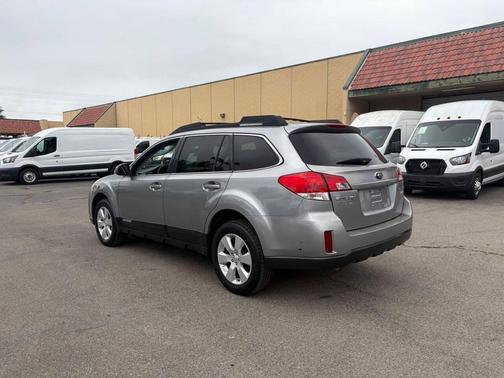 Steel Silver Metallic 2011 Subaru Outback 2.5 i Premium