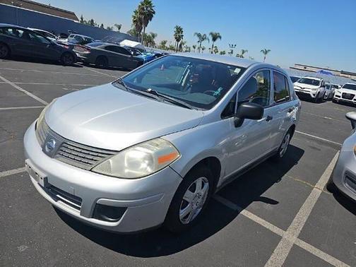 Brilliant Silver 2009 Nissan Versa 1.6 Base