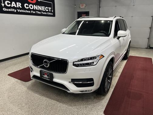 2016 Volvo XC90 T6 Momentum