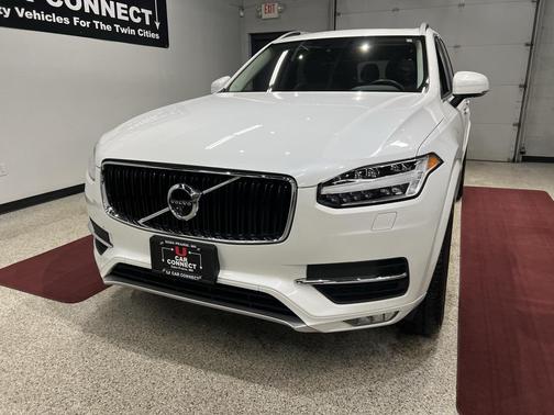 2016 Volvo XC90 T6 Momentum