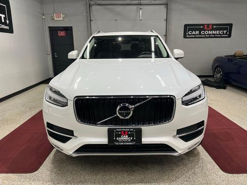 2016 Volvo XC90 T6 Momentum