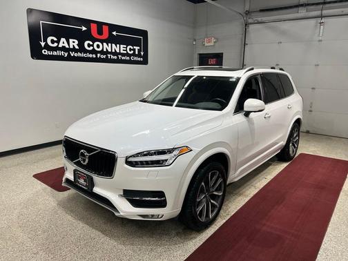 2016 Volvo XC90 T6 Momentum