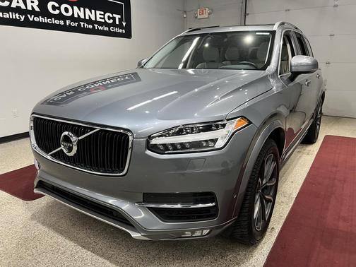 2016 Volvo XC90 T6 Momentum