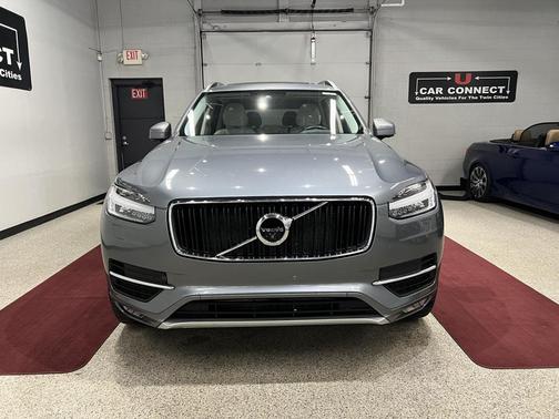 2016 Volvo XC90 T6 Momentum