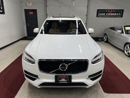 2017 Volvo XC90 T6 Momentum