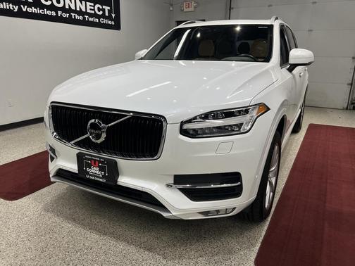2017 Volvo XC90 T6 Momentum