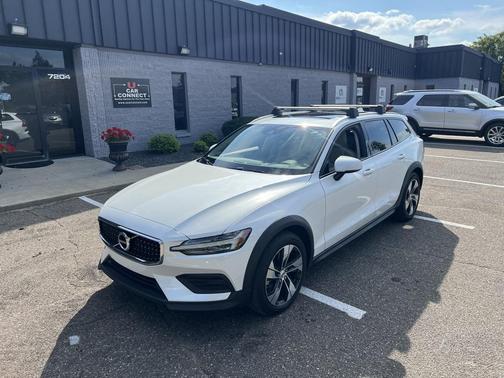 2020 Volvo V60 Cross Country T5