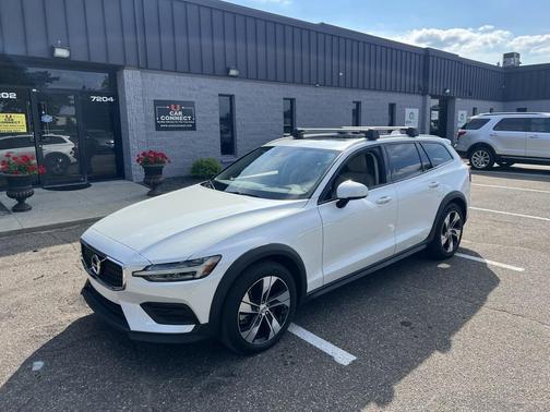 2020 Volvo V60 Cross Country T5