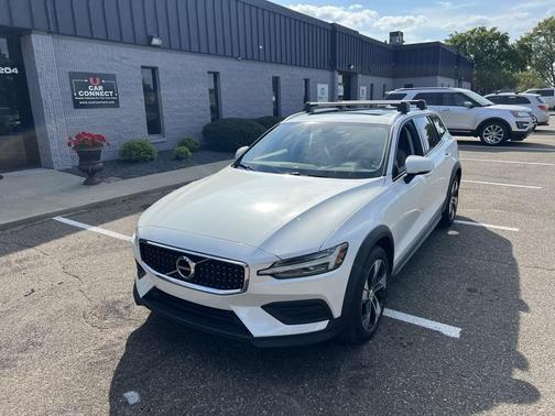 2020 Volvo V60 Cross Country T5