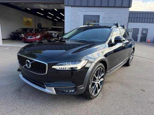 Onyx Black Metallic 2020 Volvo V90 Cross Country T6
