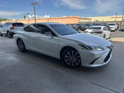 2020 Lexus ES 300h Base