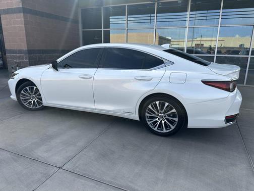 2020 Lexus ES 300h Base