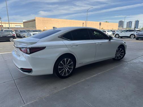 2020 Lexus ES 300h Base