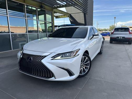 2020 Lexus ES 300h Base