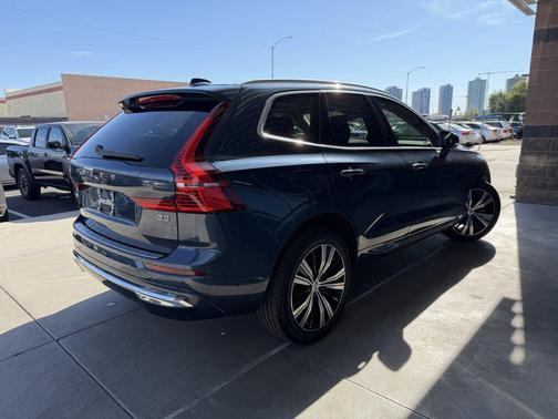 2023 Volvo XC60 B5 Plus Bright Theme