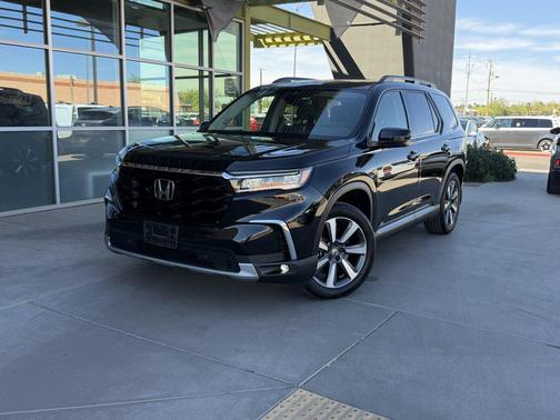 Crystal Black Pearl 2025 Honda Pilot Touring 8-Passenger