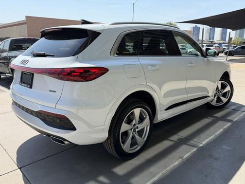 Glacier White Metallic 2025 Audi Q5 Premium Plus TFSI quattro S tronic