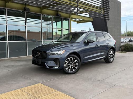 2024 Volvo XC60 B5 Core Dark Theme