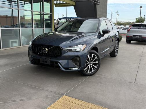 2024 Volvo XC60 B5 Core Dark Theme