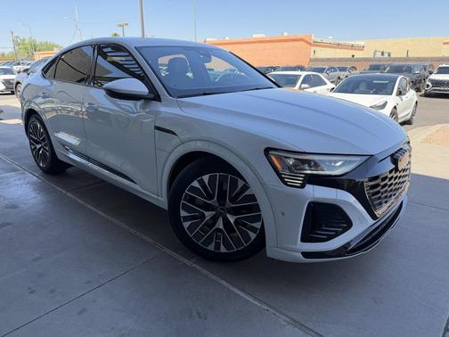 Glacier White Metallic 2024 Audi Q8 e-tron Prestige