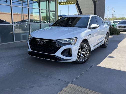 Glacier White Metallic 2024 Audi Q8 e-tron Prestige
