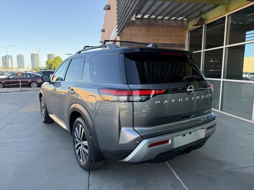 2022 Nissan Pathfinder Platinum 2WD