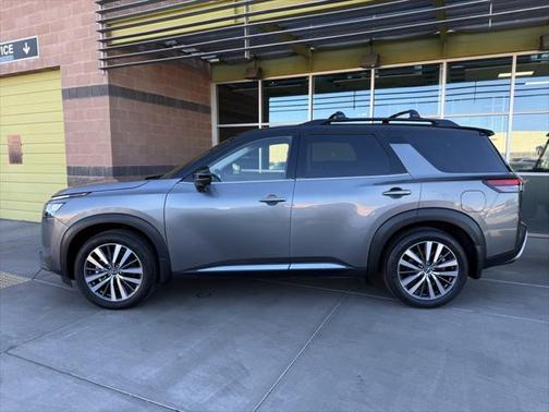 2022 Nissan Pathfinder Platinum 2WD