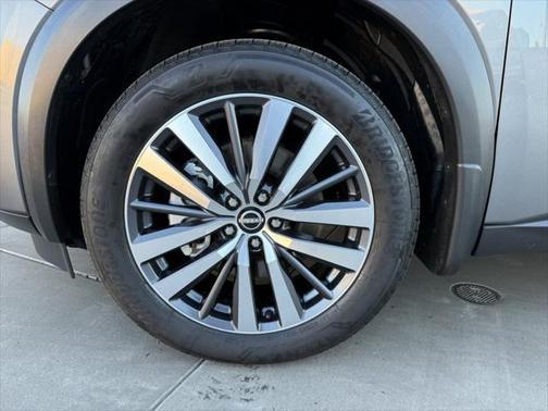 2022 Nissan Pathfinder Platinum 2WD