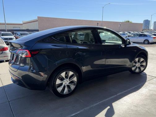 2024 Tesla Model Y Long Range Dual Motor All-Wheel Drive