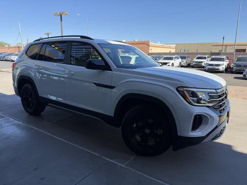 2024 Volkswagen Atlas 2.0T SE w/Technology 4MOTION