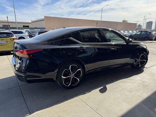 2023 Nissan Altima SR FWD