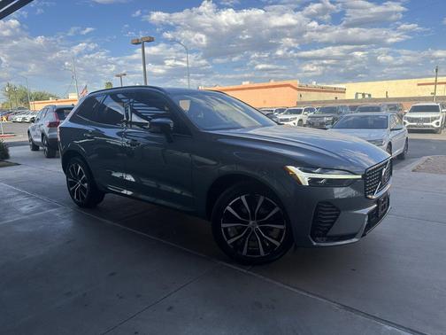 2023 Volvo XC60 B5 Plus Dark Theme