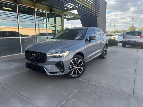 2023 Volvo XC60 B5 Plus Dark Theme
