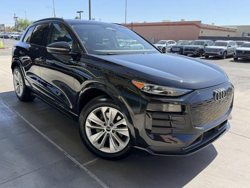 Mythos Black Metallic 2025 Audi Q6 e-tron Premium