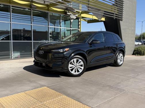 Mythos Black Metallic 2025 Audi Q6 e-tron Premium