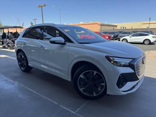 2022 Audi e-tron Premium Plus
