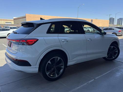 2022 Audi e-tron Premium Plus