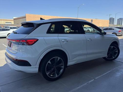 2022 Audi e-tron Premium Plus