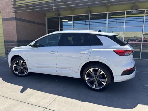 2022 Audi e-tron Premium Plus