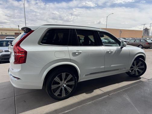 2024 Volvo XC90 Recharge Plug-In Hybrid T8 Core Bright Theme