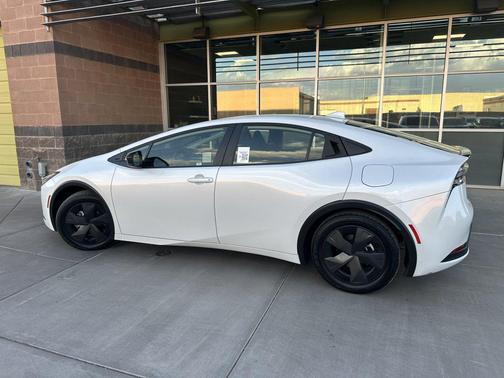 2024 Toyota Prius Prime SE