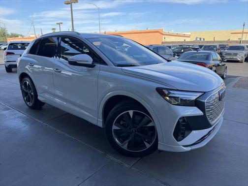 2022 Audi e-tron Premium Plus